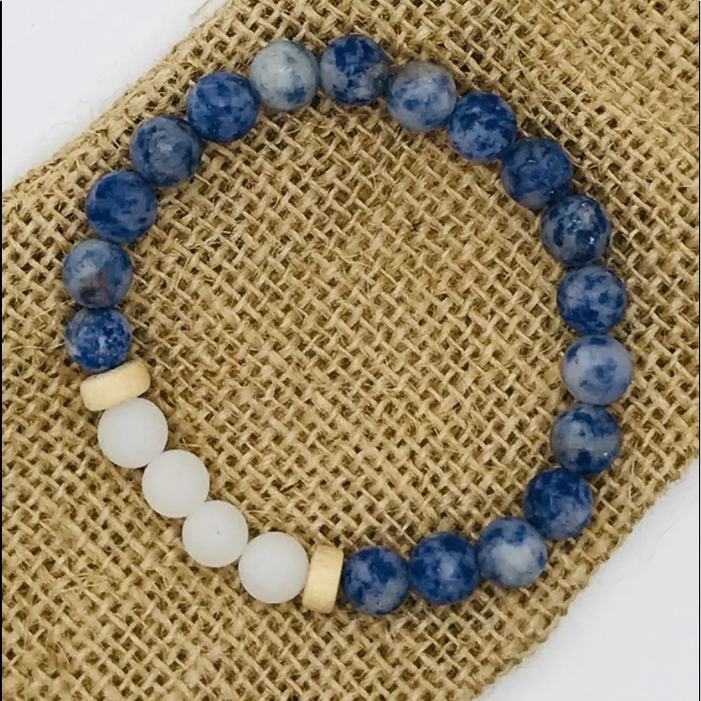 Handmade Snow Quartz & Matte Sodalite Gemstone Bracelet - Picture 3 of 5
